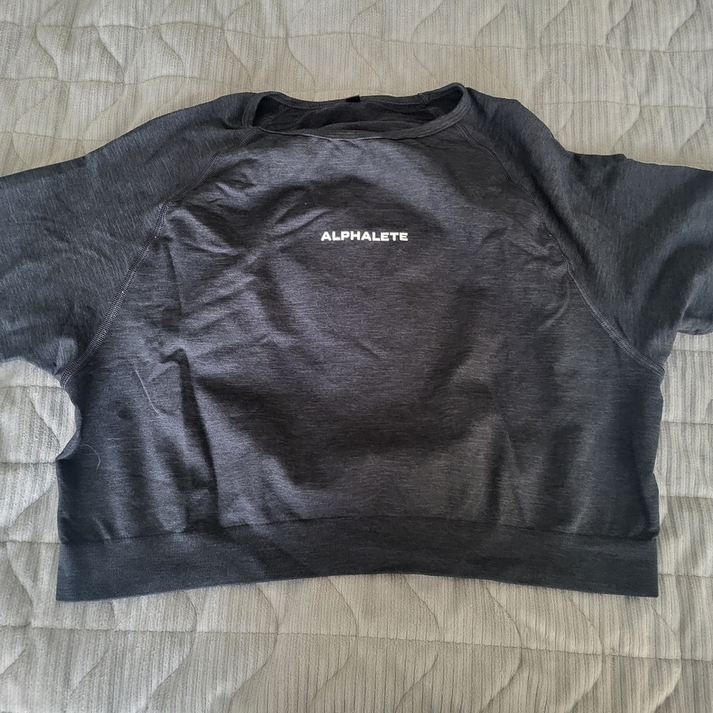 Alphalete Crop Top